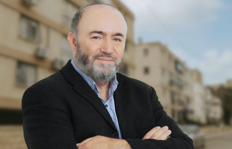 גדל בשיכון ברמלה, נוסע ברכבת: המנכ"ל שרוצה שנפסיק לשלם ריבית גבוהה על הלוואות