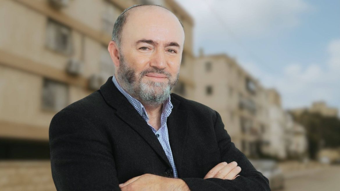 גדל בשיכון ברמלה, נוסע ברכבת: המנכ"ל שרוצה שנפסיק לשלם ריבית גבוהה על הלוואות