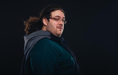 הראפר והשחקן איתי לוקץ': "הייתי קונה ממתקים באלפיים שקל. נרקומן של מתוק"