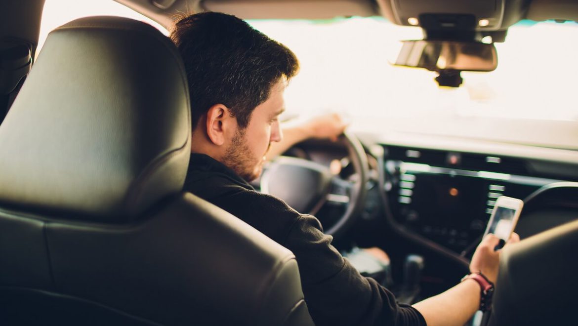 כמה מהנהגים שולחים הודעות טקסט בזמן נהיגה?